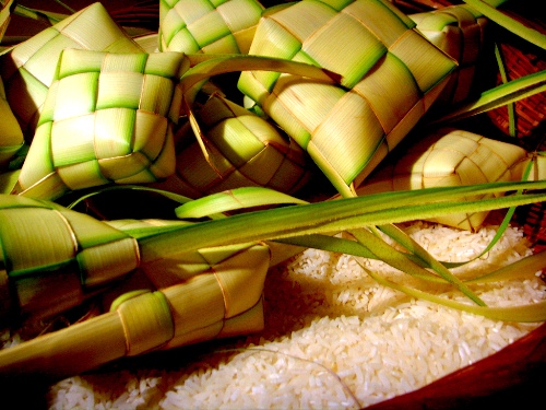 No bụng với bánh gạo Ketupat