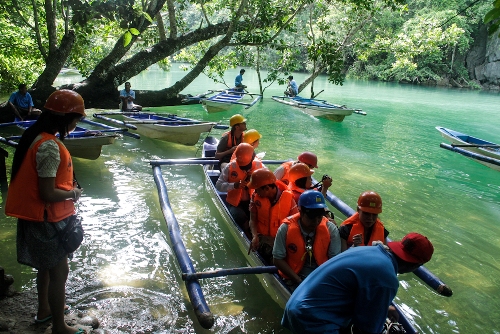 Dòng sông chảy ngầm dưới biển Philippines