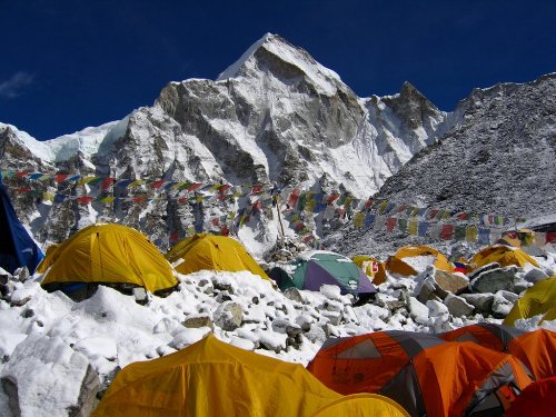 Mùa chinh phục Everest năm nay có nguy cơ dừng lại