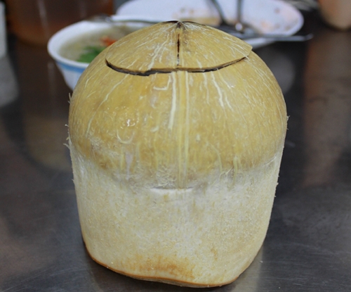 Thưởng thức rau câu trái dừa mát lạnh ở Sài Gòn