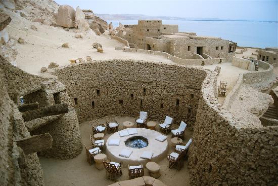 Trở về thời cổ đại với khách sạn không ánh điện giữa sa mạc