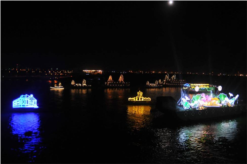 Lễ hội thuyền đăng trên sông Sài Gòn