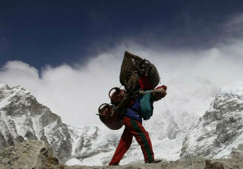 Nepal cải tổ dịch vụ leo núi sau trận bão tuyết