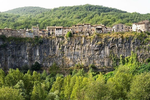 Castellfollit de la Roca - ngôi làng đẹp hơn cả tranh vẽ