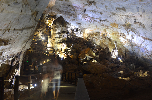 Quảng Bình xem xét hoãn tăng giá vé thăm hang động