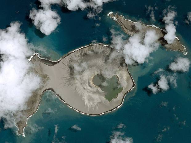 Hình ảnh thú vị về hòn đảo mới hình thành ở Thái Bình Dương