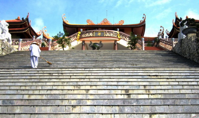 Thanh tịnh giữa thiền viện Trúc Lâm bên bờ Bái Tử Long