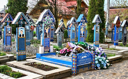 Nghĩa trang với các bia mộ hài hước ở Romania