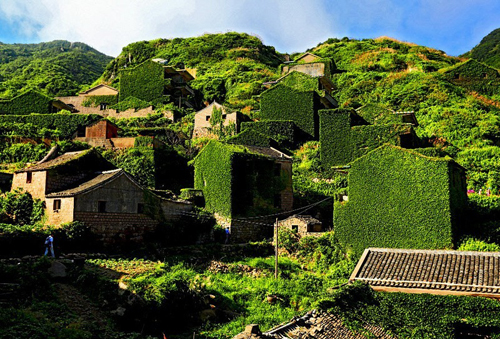 Ngôi làng như trong tranh trên đảo hoang ở Trung Quốc