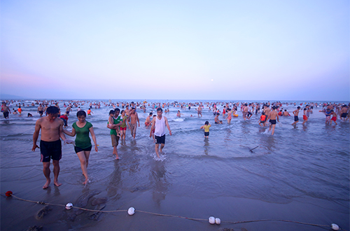 Gây mất vệ sinh ở bãi biển Đà Nẵng bị phạt 300.000 đồng