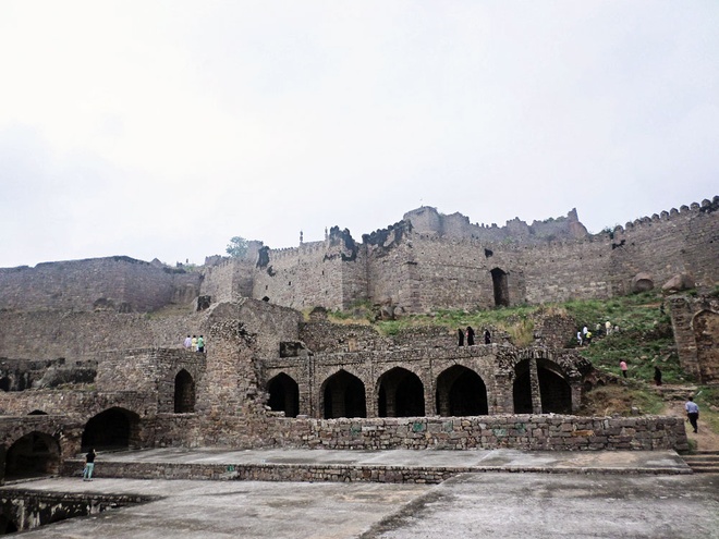 Đến thăm pháo đài cổ Golconda