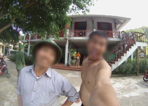 Khách Tây bị ép trả tiền triệu chuộc máy ảnh tại Việt Nam