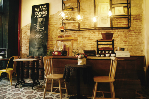 Quán cà phê phong cách xưa cũ ở Sài Gòn