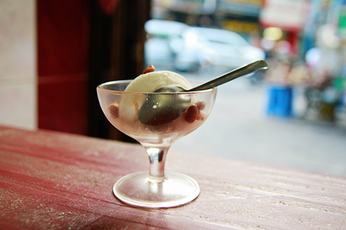 Thưởng thức kem ở quán hơn 30 năm tuổi giữa lòng Sài Gòn