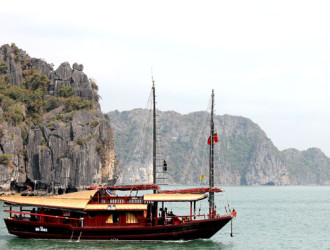 Quảng Ninh giảm giá vé tàu tham quan vịnh Hạ Long