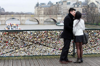 Paris tính chuyện ‘giải cứu’ cho các cây cầu lãng mạn