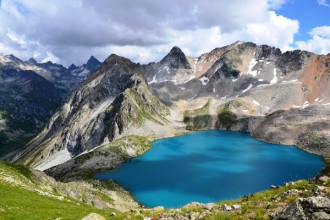 6 hồ nước nguy hiểm nhất thế giới mang vẻ đẹp thiên đường