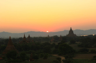 Bình minh trên miền đất Phật Bagan