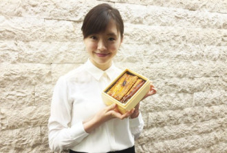 Dịch vụ ‘nhờ’ người mẫu giao cơm hộp ở Nhật Bản
