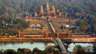 Du khách Pháp bị tù treo vì chụp ảnh khỏa thân ở đền Angkor