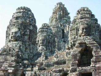 Campuchia trục xuất ba du khách chụp ảnh khỏa thân ở Angkor