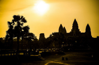 Chùm ảnh Angkor Wat kỳ bí trong ánh bình minh