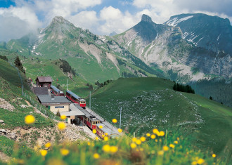 Chuyến xe lửa ‘chạm’ đến thiên đường tuyết trắng Jungfraujoch