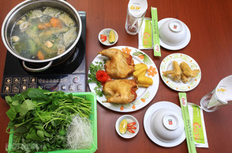 Thưởng thức món gà truyền thống ở Hà Nội