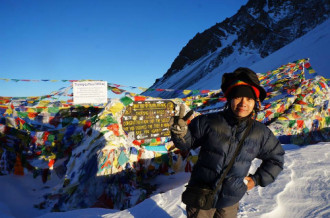 Cô gái sống sót qua bão tuyết Himalaya bán tour leo núi cho người Việt