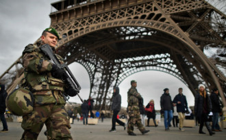 Tháp Eiffel, bảo tàng Louvre đóng cửa sau khủng bố Paris