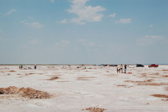 Cánh đồng muối khổng lồ chứa đầy tinh thể lạ ở Mỹ