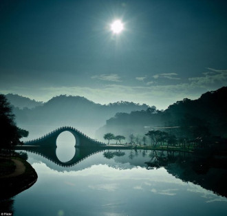 Du lịch qua ảnh: 10 cây cầu nổi tiếng đẹp như trong cổ tích