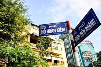 Con phố quà vặt ‘khiêm tốn’ nhất Hà Nội